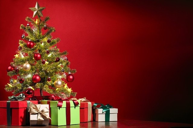 árbol y regalos