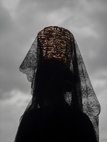 Mujer mantilla semana santa