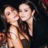 Selena Gómez defiende públicamente a Hailey Bieber tras haber sido amenazada de muerte
