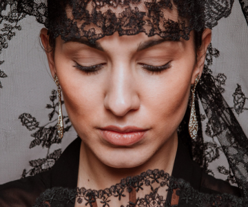 mantilla look