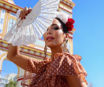 Aurora Gaviño y sus trajes de flamenca causan furor en la Feria de Sevilla