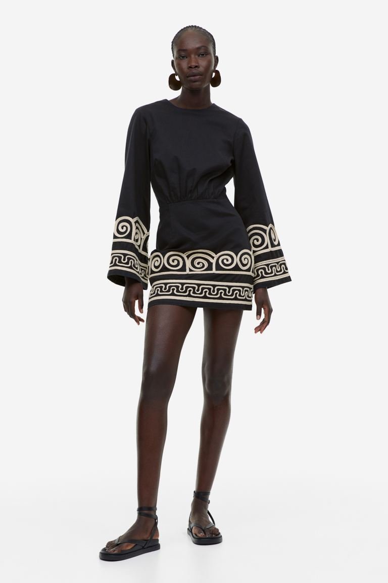Vestido negro bordado de H&M