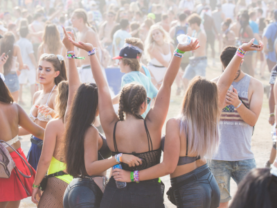 Únete a la temporada de festivales con los mejores looks Únete a la temporada de festivales con los mejores looks