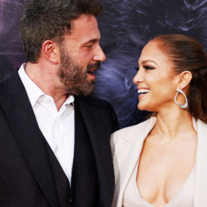 Jennifer López y Ben Affleck derrochan amor en la alfombra del preestreno de The Mother
