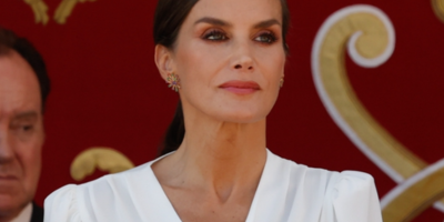 La reina Letizia causa furor con su atuendo en el Día de las Fuerzas Armadas La reina Letizia causa furor con su atuendo en el Día de las Fuerzas Armadas