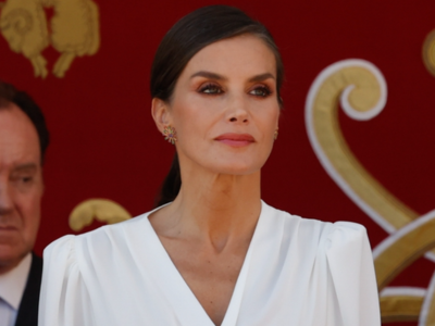 La reina Letizia causa furor con su atuendo en el Día de las Fuerzas Armadas
