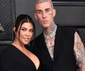 Kourtney Kardashian anuncia que está embarazada de Travis ¡con una pancarta!