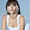 Aitana besa a una bailarina en pleno concierto y deja a los fans sin palabras