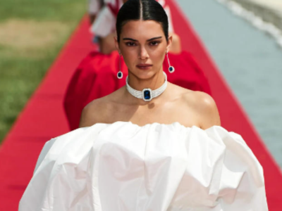 Jacquemus presenta su nueva colección y hace historia en el Palacio de Versalles Jacquemus presenta su nueva colección y hace historia en el Palacio de Versalles