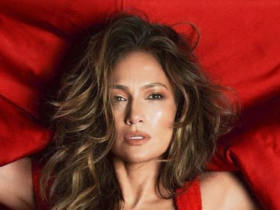 Jennifer Lopez celebra su 54 cumpleaños más radiante que nunca