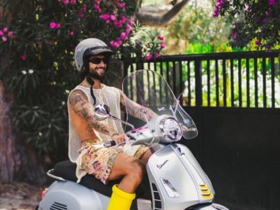 Maluma tiene las crocs que tu también vas a querer Maluma tiene las crocs que tu también vas a querer