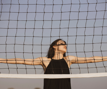 En verano, no renuncies al color negro en tus outfits