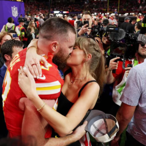 Taylor Swift y Travis Kelce protagonizan el momento más viral de la Super Bowl