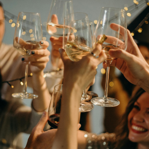 Los tips 'salvavidas' de invitada en una boda que debes conocer